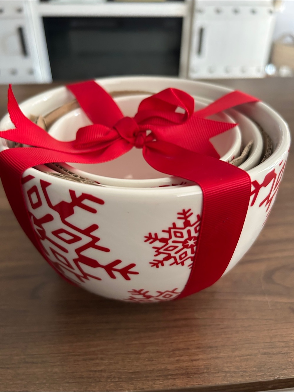 NWT Crate & Barrel Snowflake Bowl Set